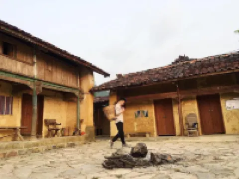 Homie Homestay Hotels in Lung Cu