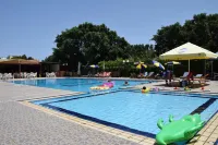 Camping Chania - مسبح