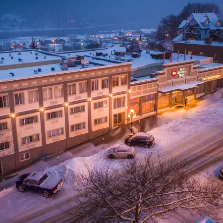 Best Western Plus Baker Street Inn  Convention Centre