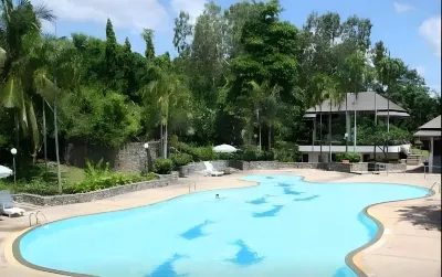 蘭昌邦高爾夫小屋 Paradise Ocean View Condominium附近的飯店