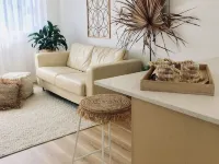 Calm and coastal self contained unit in the heart of Merewether Hotels in Merewether
