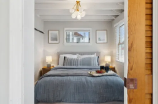 Oceanfront Cottage w/ Deck + Outdoor Shower — Walk to Restaurants