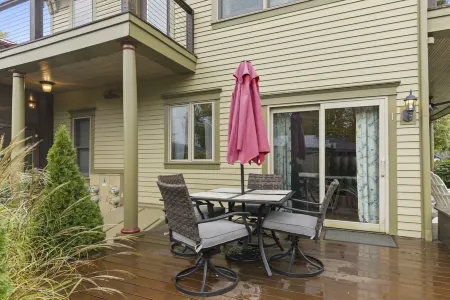 Douglas Hideaway - A Cozy 1-Bedroom Condo in Douglas, Michigan! Отели в г. Дуглас