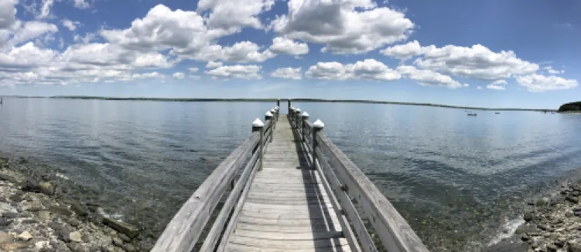 Waterfront vacation home with a dock Hotels in Portsmouth