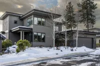 Sunny Bend days! Resort amenities ~ parking ~ wifi ~ fire pit ~ hot tub Hôtels à proximité de : Forêt nationale de Deschutes