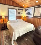 New luxury cabin in Central East Glacier Hotels in 