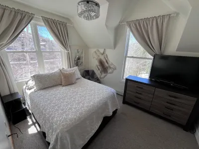 Pet-Friendly modern Home with Sauna, massage chair & Parking, remote office! Отели рядом с достопримечательностью «Crested Butte Mountain Resort»