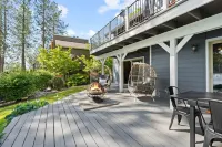 Hot Tub, Private Dock and Deck Oasis - Stunning Lakefront Retreat