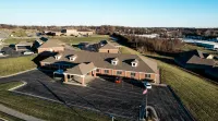 Elegant Haven - High-end Furnishings, WiFi, Luxury Amenities Hotels in der Nähe von Binder Lake Pavilion