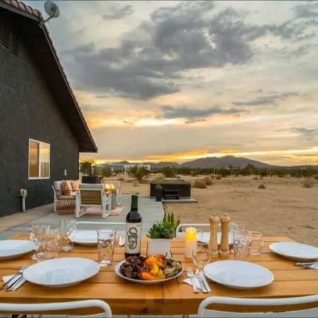 2 Acres w Views, Hot Tub, Pet Friendly, Full Kitchen, Game Room, EV Charger!