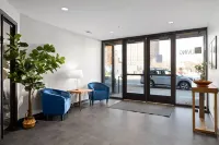 Modern 2 Bed in the Heart of Downtown Bloomington Hotels in Bloomington