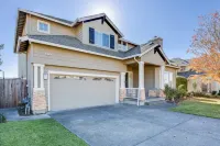 Scenic Hill Views and Fun Outdoor Amenities - Serene Family Haven