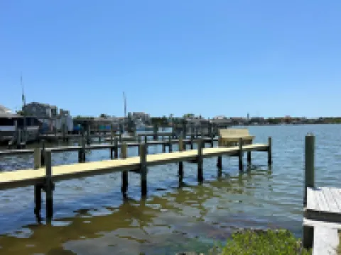 Charming Cottage with Dock and Cozy Atmosphere - Delightful Retreat