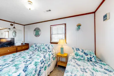 Oceanfront, Dog-Friendly House w/ Free WiFi, Shared Pool, Ocean View, Central AC