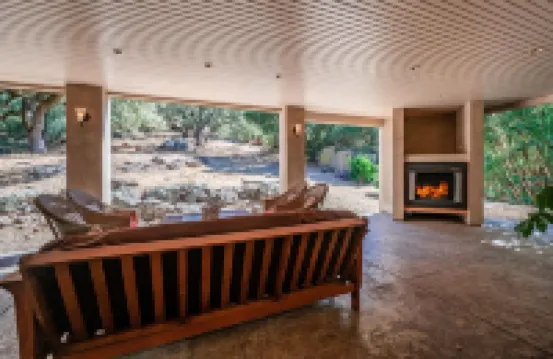 Large Garden Suite with private entrance and two bathrooms 17-0015