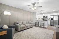 Spacious Townhome with Outdoor Patio and Full Kitchen - Stylish Haven Hotels in Oak Grove