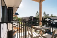 Private Balcony with Hot Tub and Mountain Views - Charming Modern Retreat Hotel di Grand County