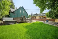 Charming Retreat - Hot Tub, Fire Pit, Rainfall Shower