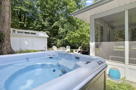 Tranquil Haven with Jacuzzi and Firepit - Charming Retreat