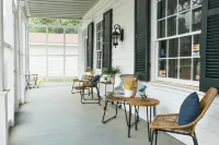 Full Kitchen and Washer Dryer Availability - Charming Historic Retreat