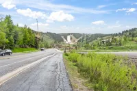 Stylish Condo with Private Balcony - Chic Mountain Retreat