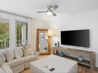 Serene Corner Condo with Resort Amenities - Stunning Oasis
