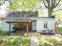 Newly Remodeled 1900 Cottage