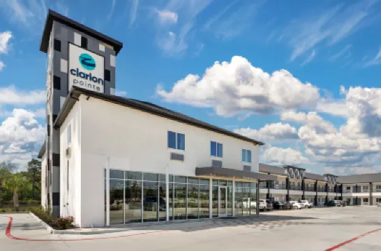 Clarion Pointe Hotels near Splashtown Waterpark