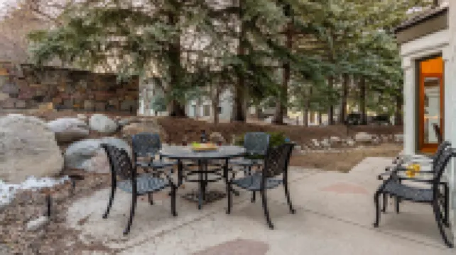 Gourmet Kitchen and Cozy Fireplace - Stunning Mountain Retreat