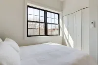 Private Hvac System and Fully Equipped Kitchen - Charming Modern Haven فنادق في 