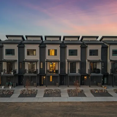 Modern 3Br Townhome with Bikes Sups & Trails