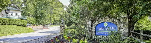 Golf Access, Outdoor Pool and Fitness Center - Charming Retreat Hotels in Cheat Lake