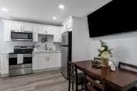 Cozy Modern Studio Getaway in Pinellas Park