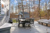 Private Hot Tub and Spacious Deck - Luxurious Tranquil Retreat