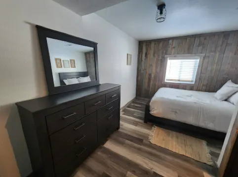 A Farmhouse style lodge, Centrally Located & Family Friendly Unit!