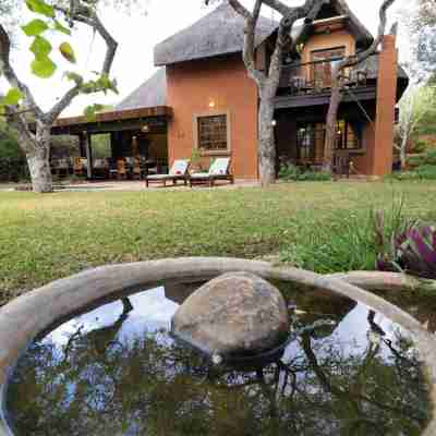 Braai Safaris Lodge Hotel Exterior