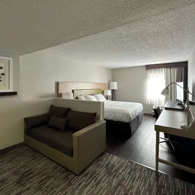 Country Inn & Suites by Radisson, Dunbar - Charleston Hotels near Kanawha State Forest