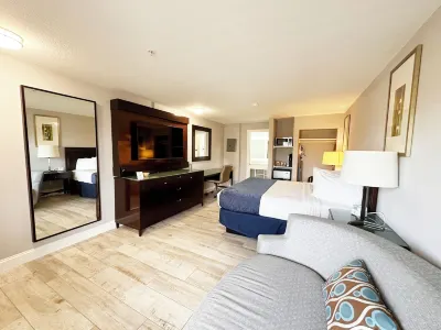 Lantern Inn & Suites - Sarasota Hotels in Whitfield