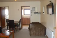Carisbrook Motel - Motels
