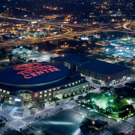 The Westin Galleria Houston Отели рядом с достопримечательностью «Водяная стена»