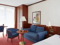 Living Hotel Weißensee Отели рядом с достопримечательностью «Ледовая арена Wellblechpalast»