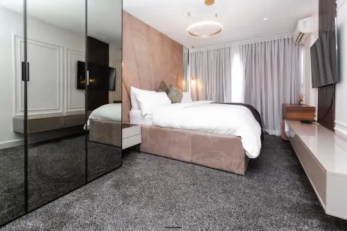 THE LOXWOOD BY EBS LEGEND PROPRETIES