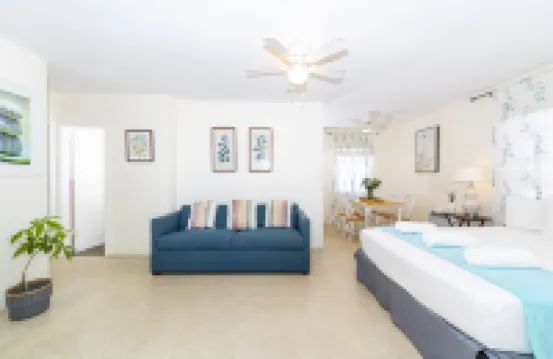 Tropic Isle Hotel & Apartment