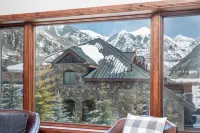 Ghostriders 11 by AvantStay Top Floor Condo w Large Patio Mountain Views Hotels in Telluride