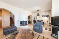 Luxury Home with Jacuzzi and Spectacular Sea Views for 8 Guests Hotels near Paralia Apollonies Voulas Β