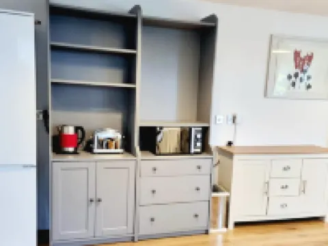 1 Bed Cottage-Museum View-Garden-Free Parking Hotels in Weybridge