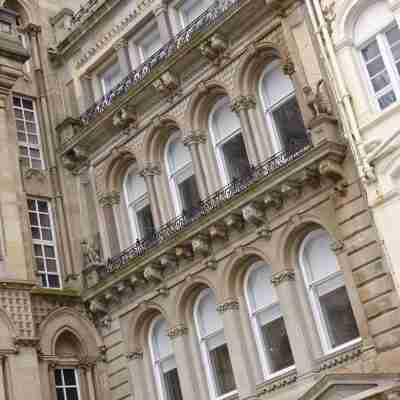 Nelson Mandela Place Apartments Hotel Exterior