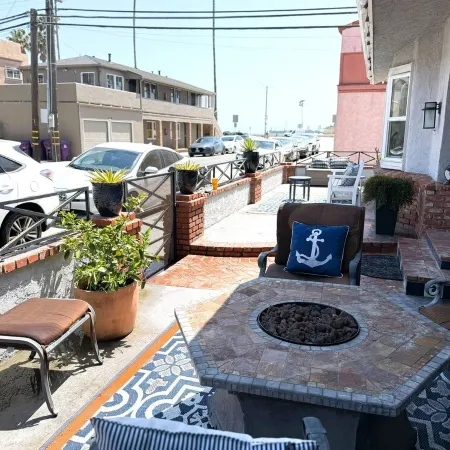 Rare Beach Find-Steps from Sand, 2 Car Gar, 3/2+Loft, Ocean Views, Hot Tub, AC