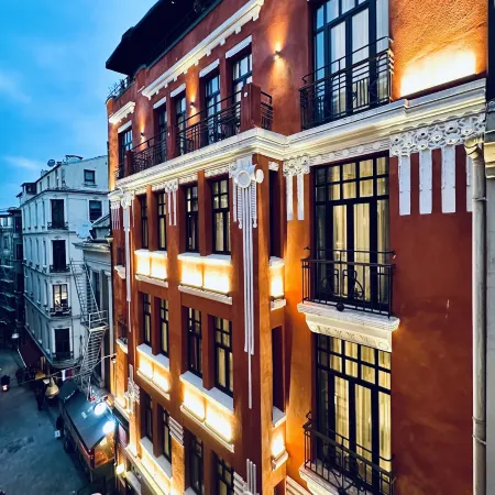 Ruz Hotels Отели рядом с достопримечательностью «Станция метро Şişhane »