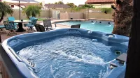 Backyard Playground! Golf Sport Court & Hot Tub! - فلل